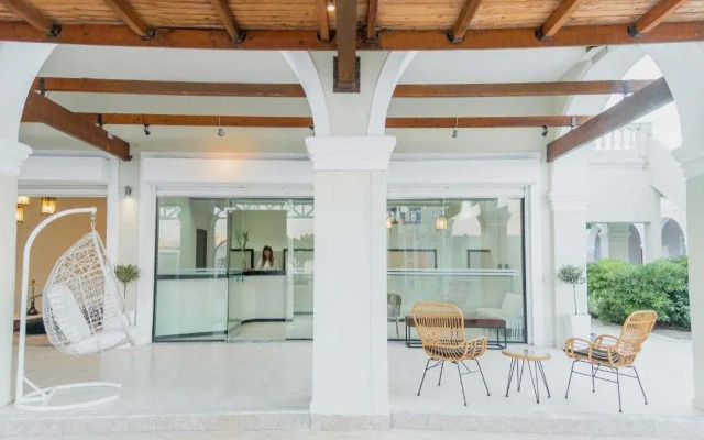 Olive Grove Beachfront Apartments & Suites