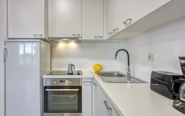 Cikat Bay Modern Apartment