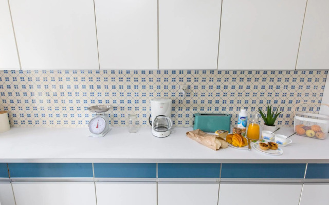 Metro Lapa House with sunny balcony and A/C