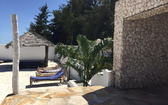 Modern Beach House, Excellent Beachfront, Private Chef, Pool