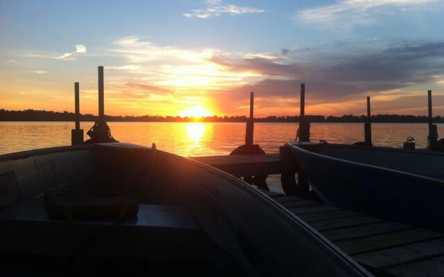 Lake Dalrymple Resort