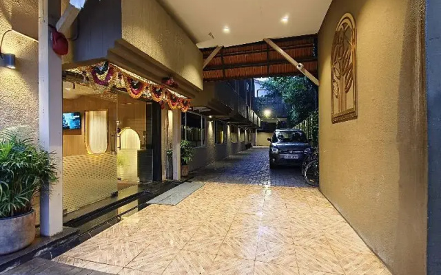 Hotel Golden Arc