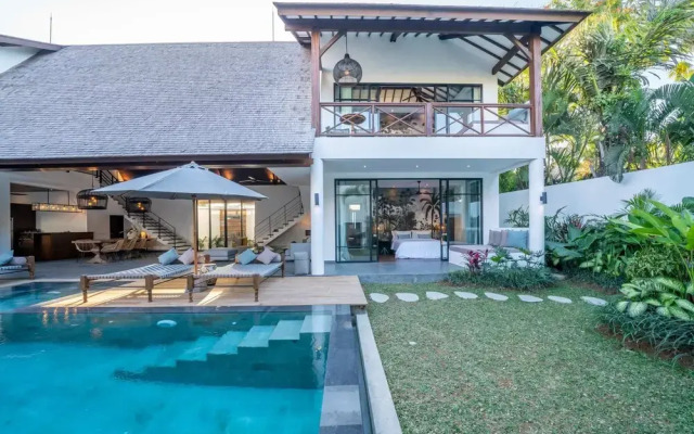 Splendid Private Villa, 4 BR, Canggu With Staff