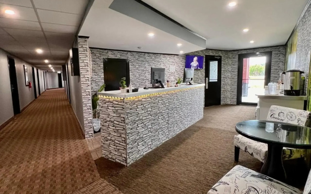HWY 17 Hotel