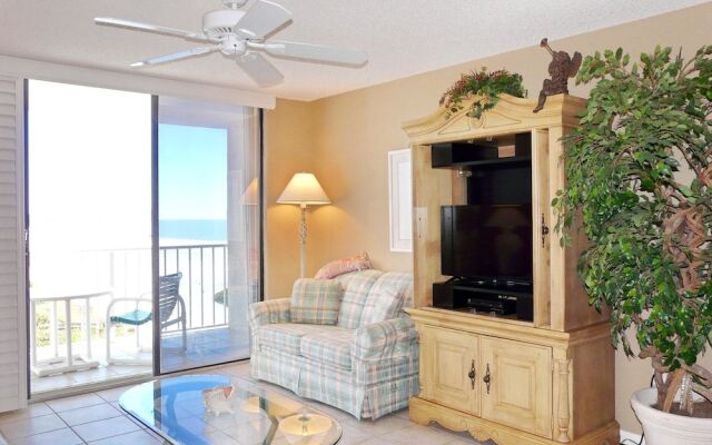 Alluring Beachfront Condo With Pool and Ocean Views