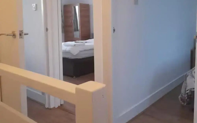 Family- Near Lcy Airport- Sleeps 6- Parking- Wi-fi