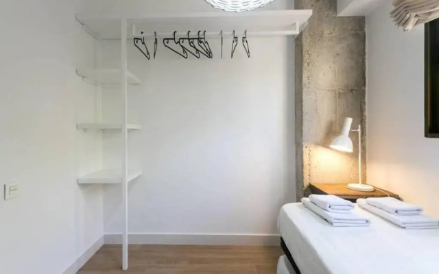 New San Juan beach apartment with AC