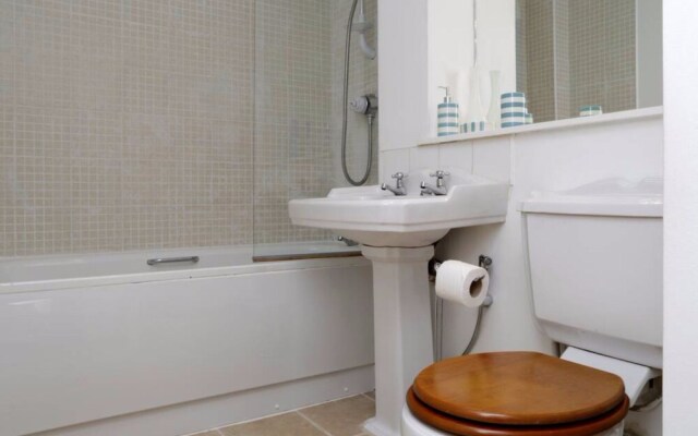 2 Bedroom Flat Near Edinburgh Playhouse