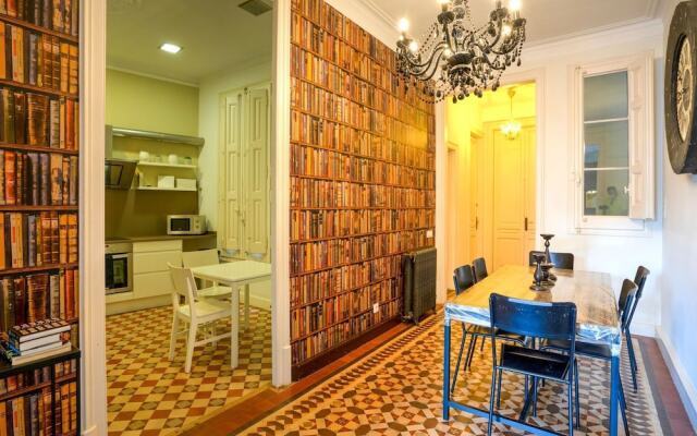 Luxurious Apartment For 9 People Recently Renovated In The Center Of Barcelona