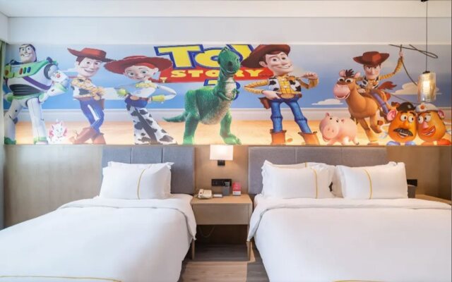 The Luxe Manor Hotel