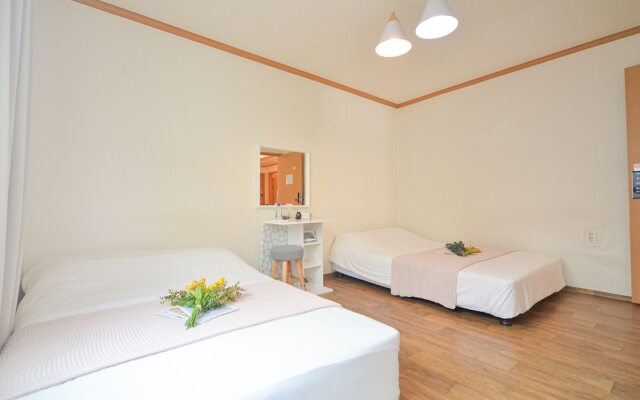 Season Helloworld House - Hostel