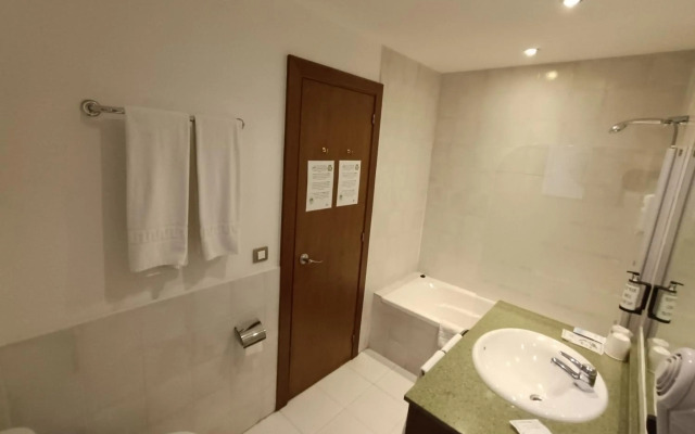Aston Hotel
