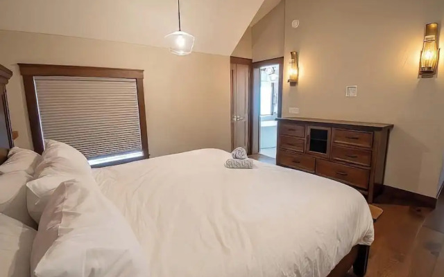 Snow Creek Cabins by Fernie Lodging Co.