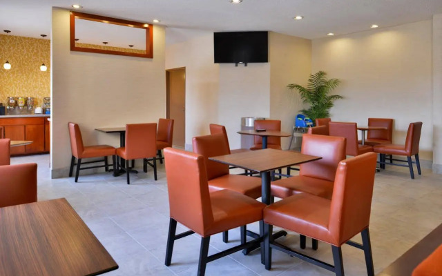 Best Western Ottumwa Inn & Suites