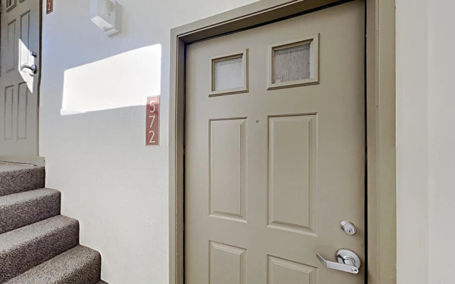 Nice 2 Bedroom Condo in Mammoth! Easy access to 3 Hot Tubs & Pool! by RedAwning