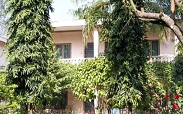 Rhino Lodge & Hotel