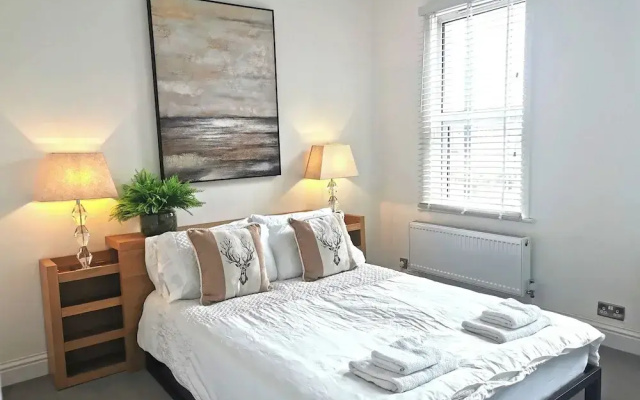 London Retreat-2 Bedroom House Parking & Garden