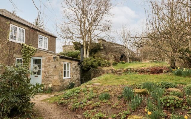 2 Redeswood Cottages