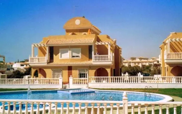 HomeRez - Holiday Home Calle Ortosa