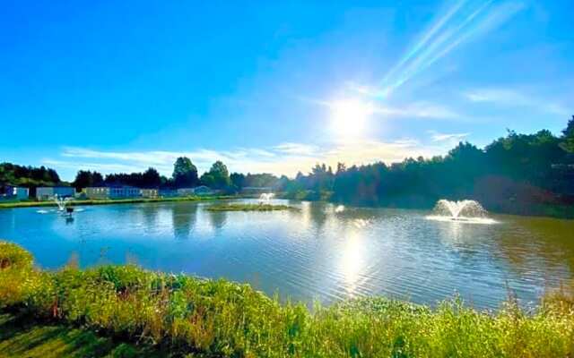 Heathery Lodge with Hot Tub