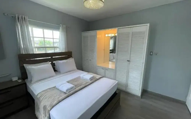 Pool and Jacuzzi Vacation Home