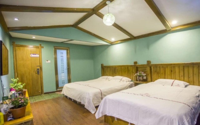 Zhangjiajie April Day Hostel