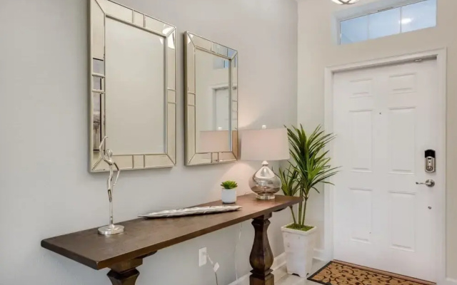 Luxury 5BR Home Private Pool Prime Location