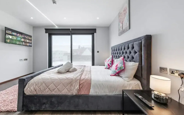 Modern Serviced Studio Flat Near Central London