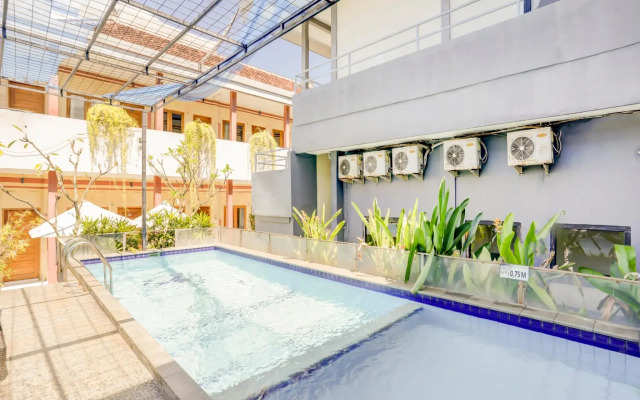 OYO 90376 Rabasta Kuta Residence
