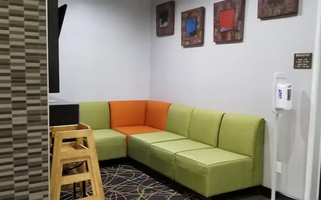 Comfort Inn & Suites Tulsa I-44 West - Rt 66