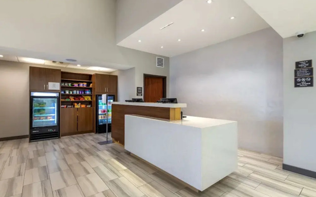 Comfort Inn & Suites