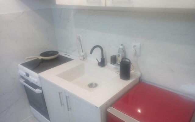 1 Small Studio, central, self check in