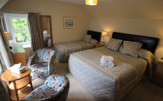 Tigh-na-Cloich Hotel