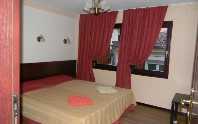 House Diona