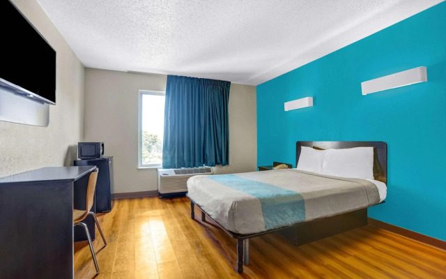 Motel 6 Raleigh, NC - North