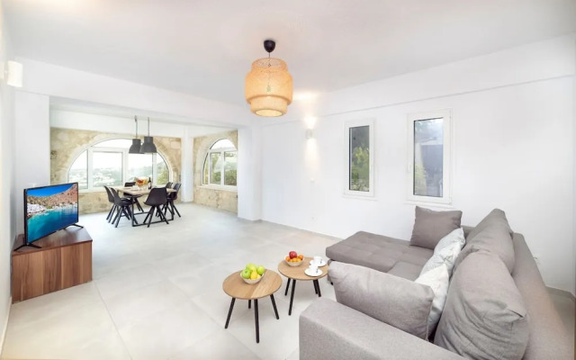 Villa Konstantinos Hilltop Vineyard Escape