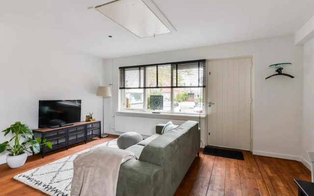 Luxury Garden View Apartment