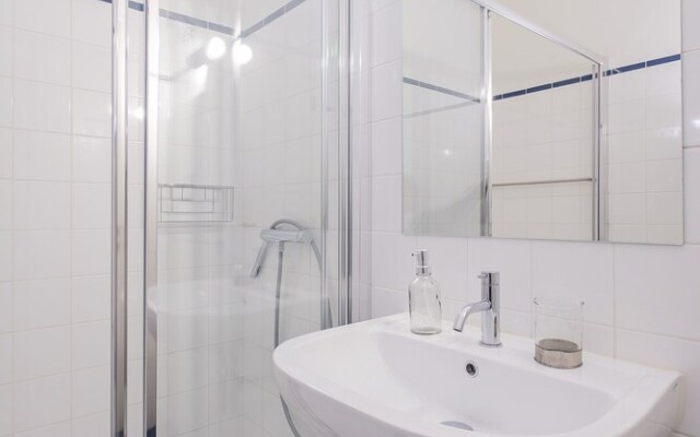 BOUTIQUE Rentals Flores Plaza