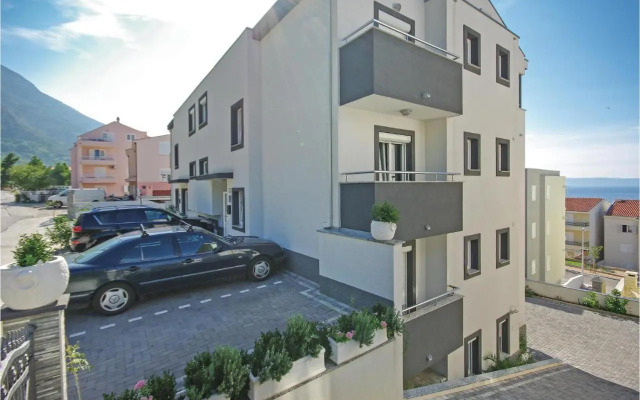One-Bedroom Apartment Makarska with Sea View 07