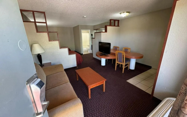 Rodeway Inn & Suites South of Fiesta Park