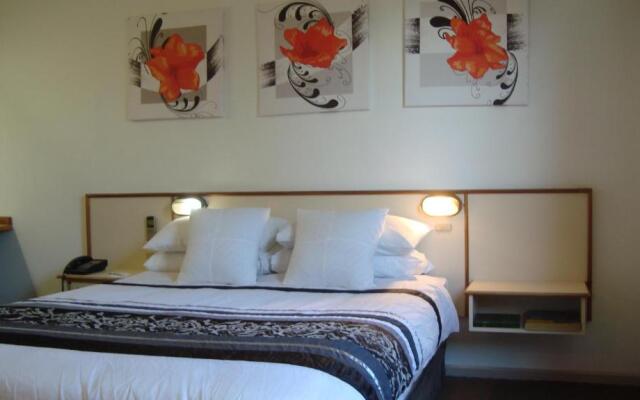 Country Comfort Gin Gin Wild Scotsman Motor Inn