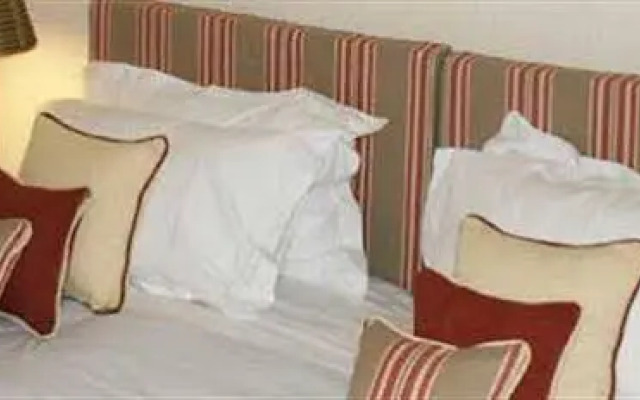 Three Salmons Hotel