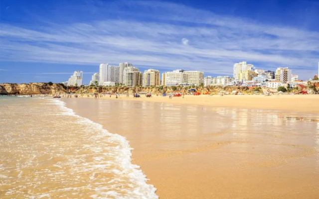 Rocha Prime Center Garage Flat