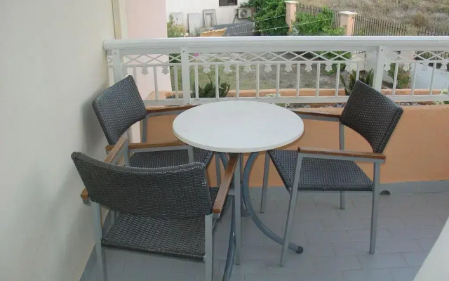 Lyristis Dinos Studios & Apartments