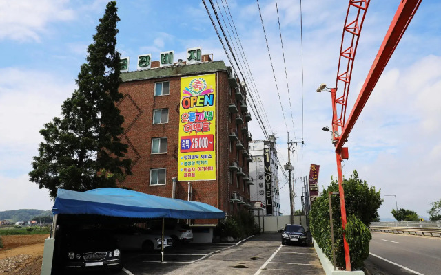 Geumgang Beach Motel