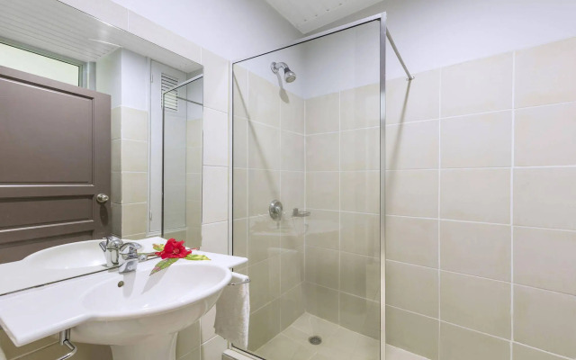 Chantilly's On The Bay