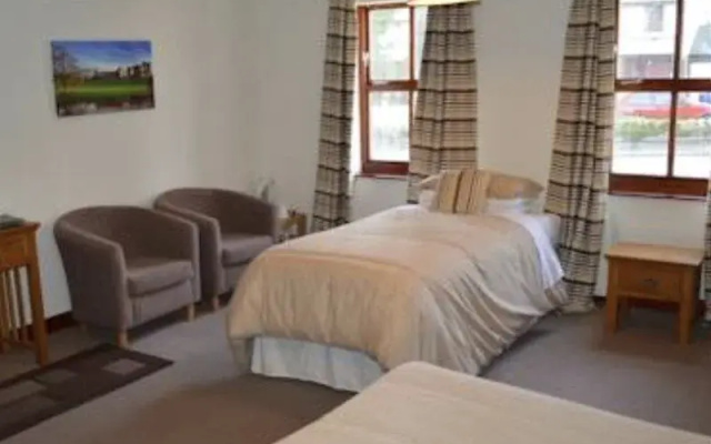 The Oaks Hotel