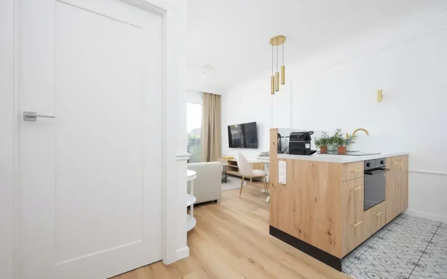 Kolejowa Apartment Warsaw by Renters
