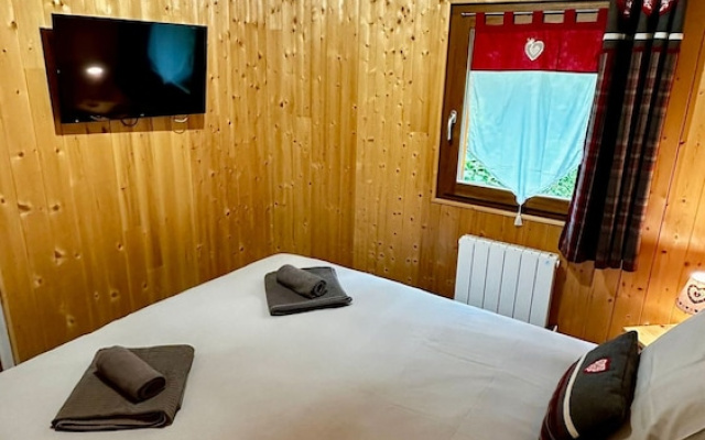Spacious French Chalet Stay for 10