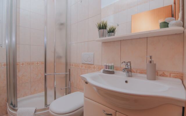 Pool Apartments Tolo